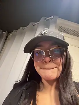 Snapshot of jenn_fit chatting on January 16, 3:43 am jenn fit online show from January 16, 3:43 am