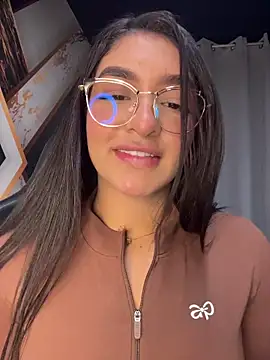 Snapshot of jenn_fit chatting on January 18, 1:53 am jenn fit online show from January 18, 1:53 am