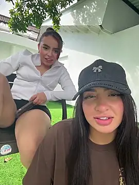 Snapshot of jenn_fit chatting on January 18, 2:43 pm jenn fit online show from January 18, 2:43 pm