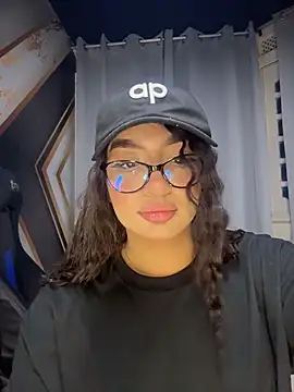 Snapshot of jenn_fit chatting on February 1, 4:44 am jenn fit online show from February 1, 4:44 am