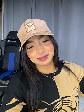 Snapshot of jenn_fit chatting on February 7, 5:11 am jenn fit online show from February 7, 5:11 am