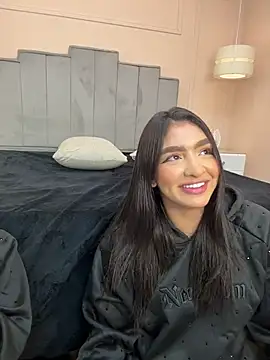 Snapshot of jenn_fit chatting on February 20, 1:35 am jenn fit online show from February 20, 1:35 am