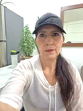 Snapshot of swity_foster chatting on June 24, 3:11 pm swity foster online show from June 24, 3:11 pm