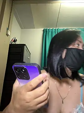 Snapshot of melyiaaa chatting on February 24, 3:21 pm melyiaaa online show from February 24, 3:21 pm