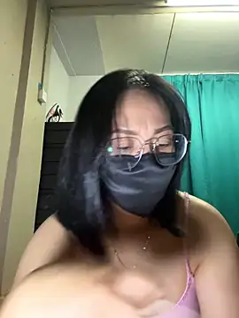 Snapshot of melyiaaa chatting on March 5, 3:41 pm melyiaaa online show from March 5, 3:41 pm