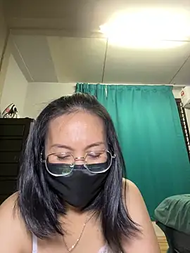 Snapshot of melyiaaa chatting on March 24, 2:11 pm melyiaaa online show from March 24, 2:11 pm