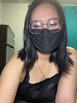 Snapshot of melyiaaa chatting on April 15, 2:13 pm melyiaaa online show from April 15, 2:13 pm