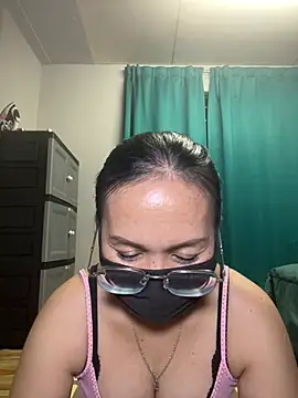 Snapshot of melyiaaa chatting on April 25, 2:47 pm melyiaaa online show from April 25, 2:47 pm