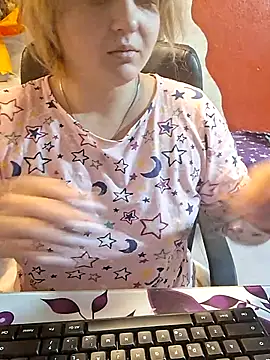 Snapshot of qSensi chatting on November 27, 11:18 pm qSensi online show from November 27, 11:18 pm