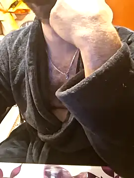 Snapshot of qSensi chatting on December 14, 4:07 am qSensi online show from December 14, 4:07 am