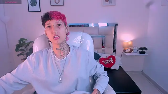 Snapshot of Luci_Rose chatting on September 17, 1:57 pm Luci Rose online show from September 17, 1:57 pm