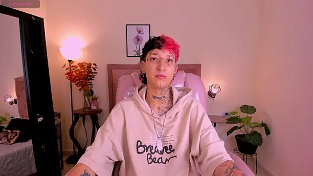 Snapshot of Luci_Rose chatting on September 23, 3:20 am Luci Rose online show from September 23, 3:20 am