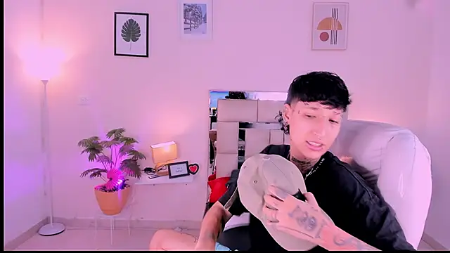 Snapshot of Luci_Rose chatting on September 30, 3:00 am Luci Rose online show from September 30, 3:00 am