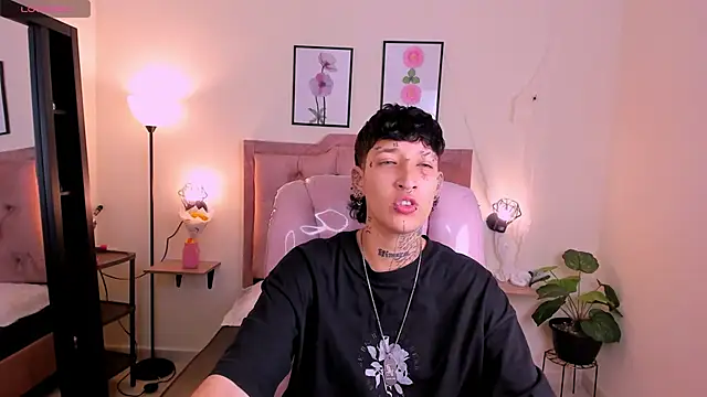 Snapshot of Luci_Rose chatting on October 5, 3:05 am Luci Rose online show from October 5, 3:05 am