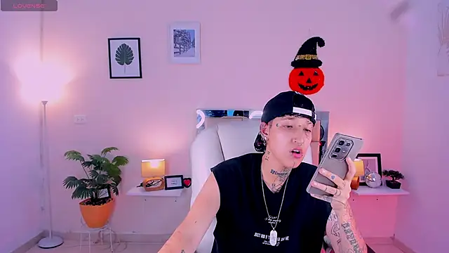 Snapshot of Luci_Rose chatting on October 7, 2:20 am Luci Rose online show from October 7, 2:20 am