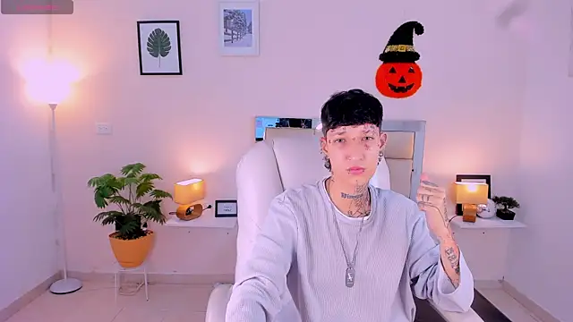 Snapshot of Luci_Rose chatting on October 8, 2:09 am Luci Rose online show from October 8, 2:09 am