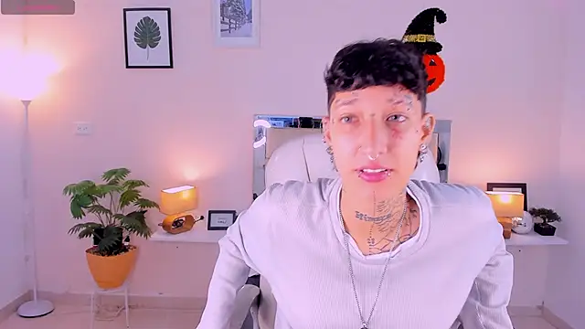 Snapshot of Luci_Rose chatting on October 8, 2:14 pm Luci Rose online show from October 8, 2:14 pm