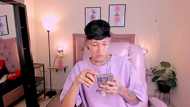 Snapshot of Luci_Rose chatting on October 10, 2:43 am Luci Rose online show from October 10, 2:43 am