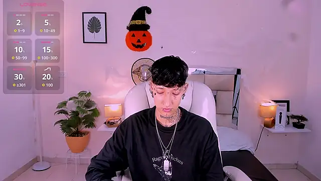 Snapshot of Luci_Rose chatting on October 29, 2:58 am Luci Rose online show from October 29, 2:58 am