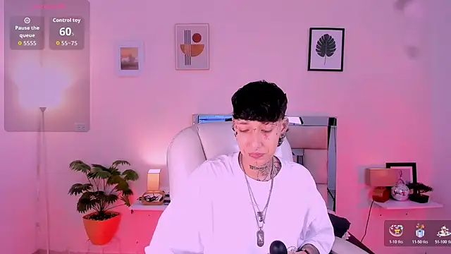 Snapshot of Luci_Rose chatting on November 7, 3:06 am Luci Rose online show from November 7, 3:06 am