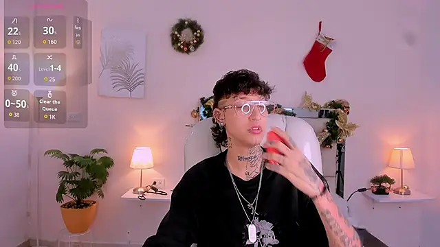 Snapshot of Luci_Rose chatting on November 25, 2:33 am Luci Rose online show from November 25, 2:33 am