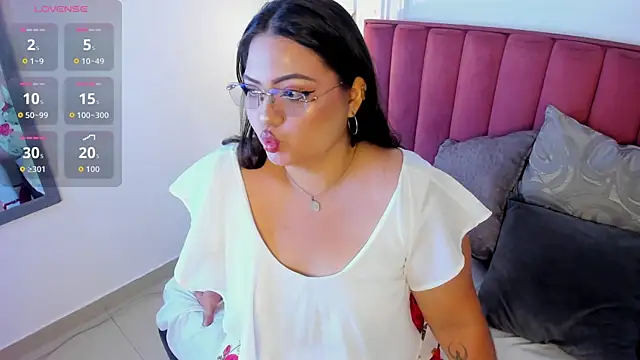 Snapshot of Tessa_Sinclaire chatting on October 1, 8:15 pm Tessa Sinclaire online show from October 1, 8:15 pm