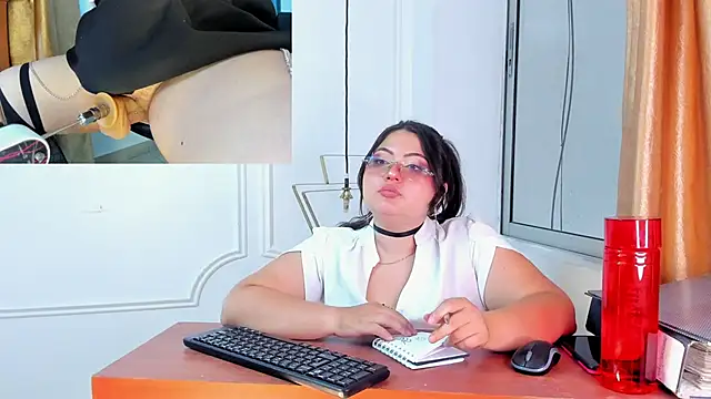 Tessa Sinclaire online show from May 5, 9:01 pm