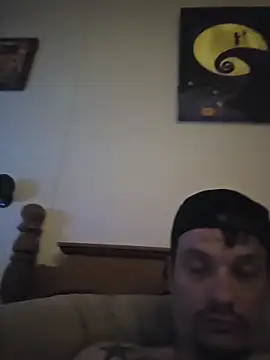 Snapshot of twistafatpipe chatting on June 11, 12:32 am twistafatpipe online show from June 11, 12:32 am