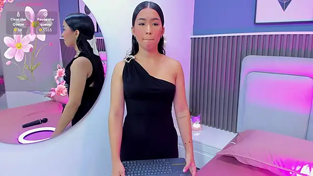 Snapshot of lily__star chatting on November 20, 3:18 am lily star online show from November 20, 3:18 am