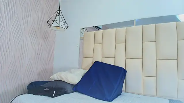 Snapshot of Vero_Temptation chatting on December 3, 12:14 pm Vero Temptation online show from December 3, 12:14 pm