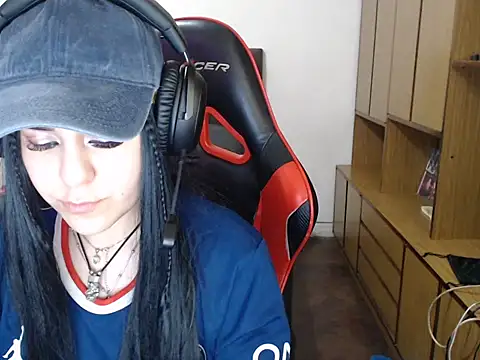 Snapshot of bluegoddessstoned chatting on September 18, 2:35 am bluegoddessstoned online show from September 18, 2:35 am