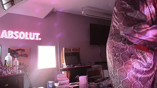 TallDrink11 online show from March 4, 9:15 am