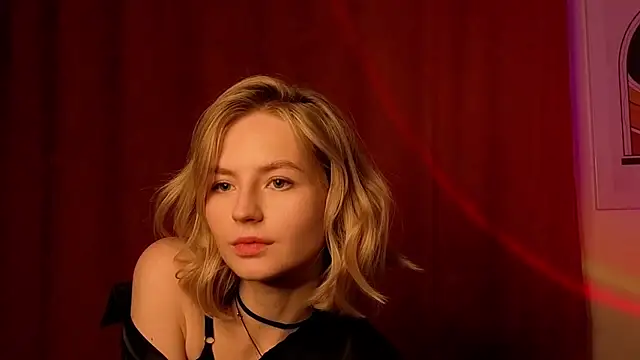 Snapshot of Sunshine_Angell chatting on December 19, 2:35 pm Sunshine Angell online show from December 19, 2:35 pm