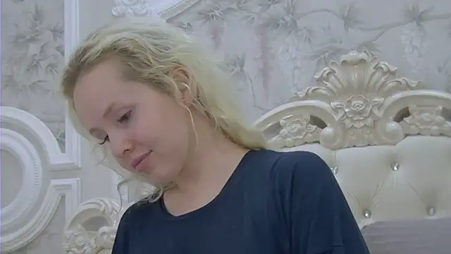 EllieFrosty  online show from July 11, 8:22 pm