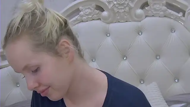 EllieFrosty  online show from July 23, 4:27 pm