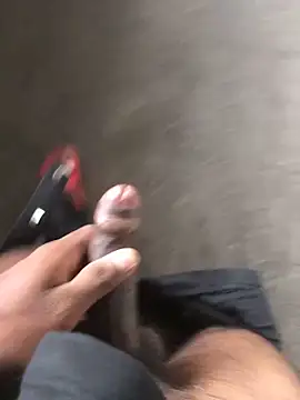 Snapshot of kavi1q1 chatting on October 15, 1:06 am kavi1q1 online show from October 15, 1:06 am