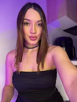 Bella-taylorr online show from April 11, 4:50 am
