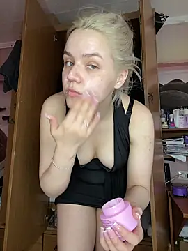 Snapshot of April_Purr chatting on May 8, 7:46 am April Purr online show from May 8, 7:46 am