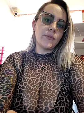 CurvyLust x online show from December 5, 1:31 pm