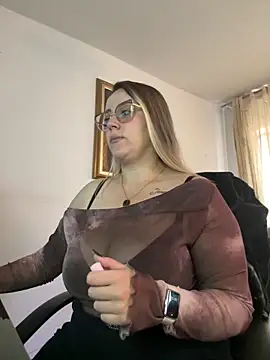 Snapshot of CurvyLust_x chatting on May 21, 1:51 pm CurvyLust x online show from May 21, 1:51 pm