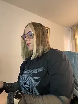 Snapshot of CurvyLust_x chatting on June 20, 2:42 pm CurvyLust x online show from June 20, 2:42 pm