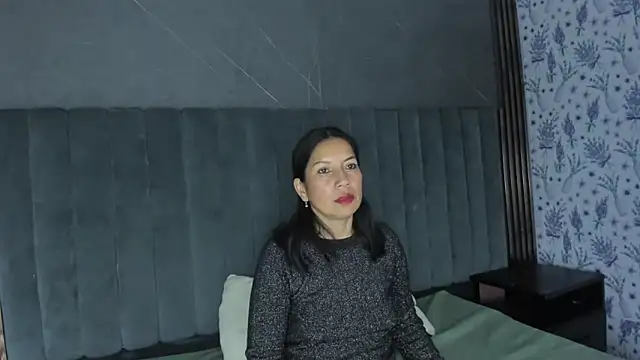 Megan Collinss  online show from December 18, 12:00 pm