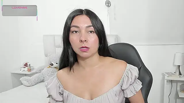 Snapshot of Ms_milarose chatting on April 8, 12:32 am Ms milarose online show from April 8, 12:32 am