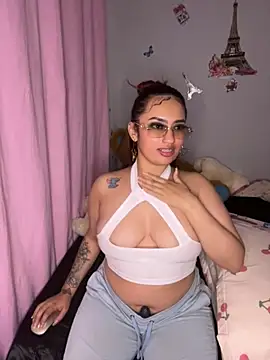 naomirouse  online show from November 14, 4:11 am