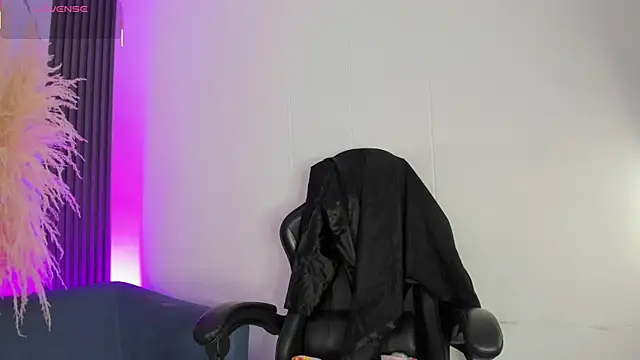 ShaunaDream online show from March 4, 5:02 am