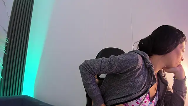 ShaunaDream online show from March 12, 5:24 am