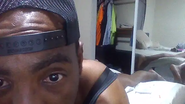 Snapshot of bothways696983 chatting on January 11, 3:55 am bothways696983 online show from January 11, 3:55 am