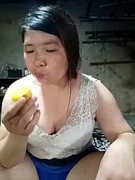 quynhkoolbae online show from May 15, 1:45 am