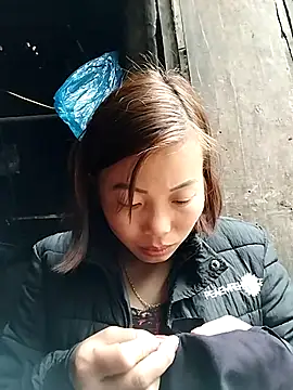 Annaacutee online show from December 15, 1:21 am