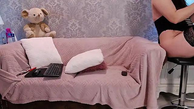 Ella Raven online show from April 30, 5:25 am
